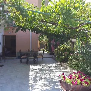 2* Vendégház Familija Tariba